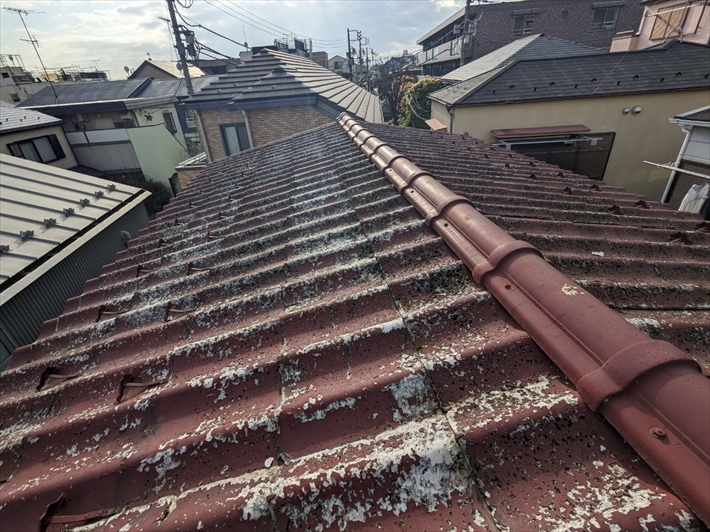 府中市朝日町にて屋根の点検、既存の屋根材はセキスイかわらUが使用されていました